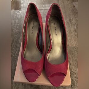 Bandolino woman’s suede pink heels used in good condition